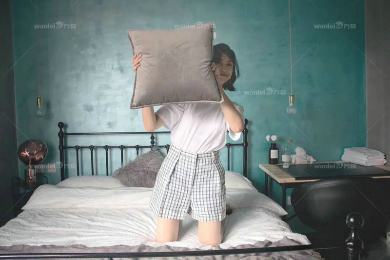 大連民宿老板娘用金屬絲絨，把小房間裝修成我住不起的樣子