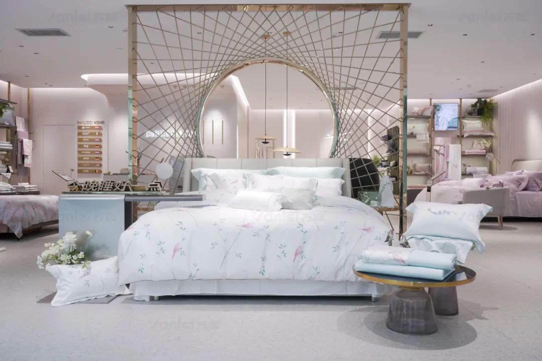 萬(wàn)磊案例賞析 | 金屬遇上絲絨，尋覓絲質(zhì)般舒適生活