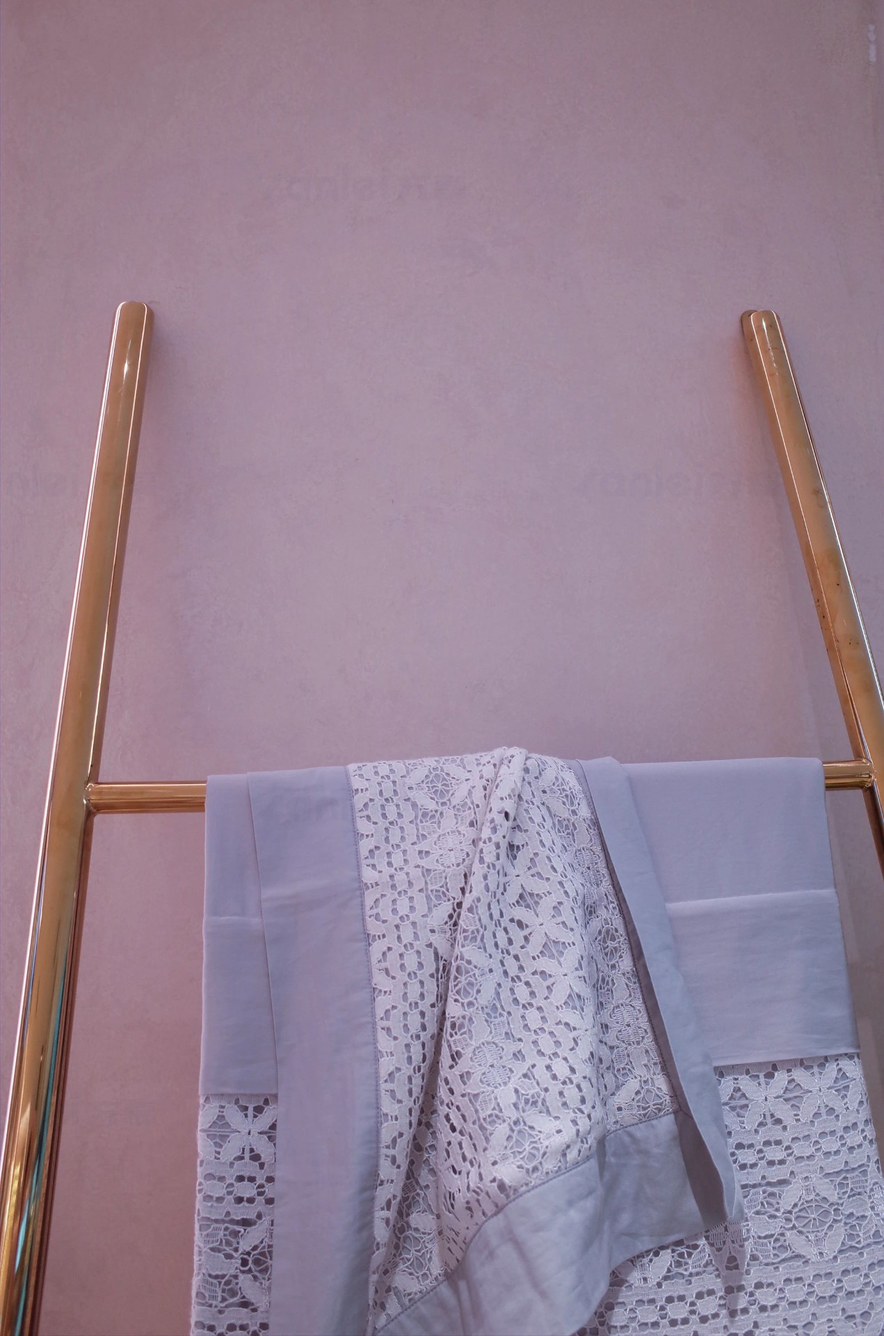 萬(wàn)磊案例賞析 | 金屬遇上絲絨，尋覓絲質(zhì)般舒適生活