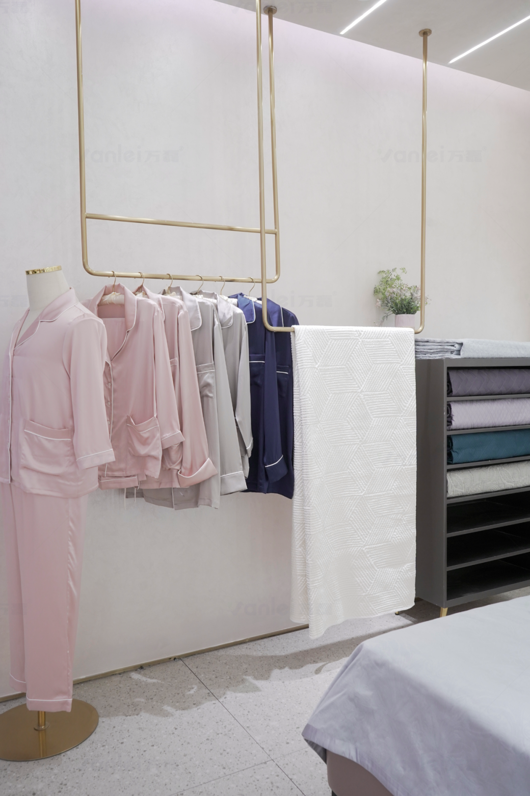 萬(wàn)磊案例賞析 | 金屬遇上絲絨，尋覓絲質(zhì)般舒適生活