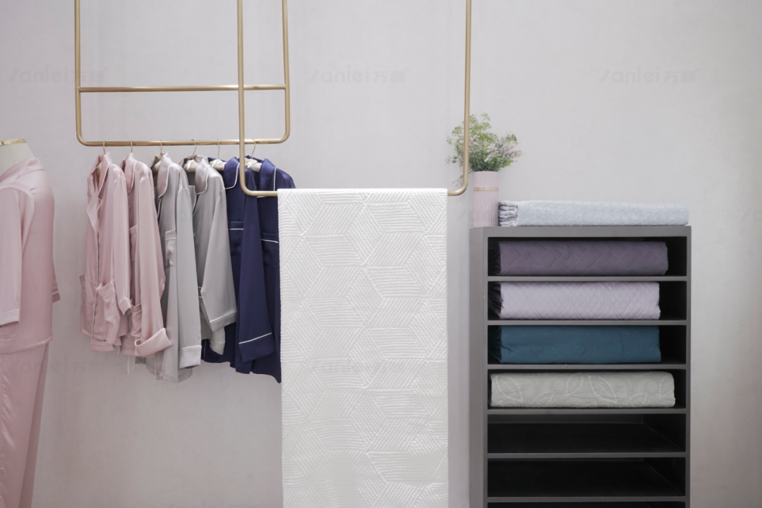 萬(wàn)磊案例賞析 | 金屬遇上絲絨，尋覓絲質(zhì)般舒適生活