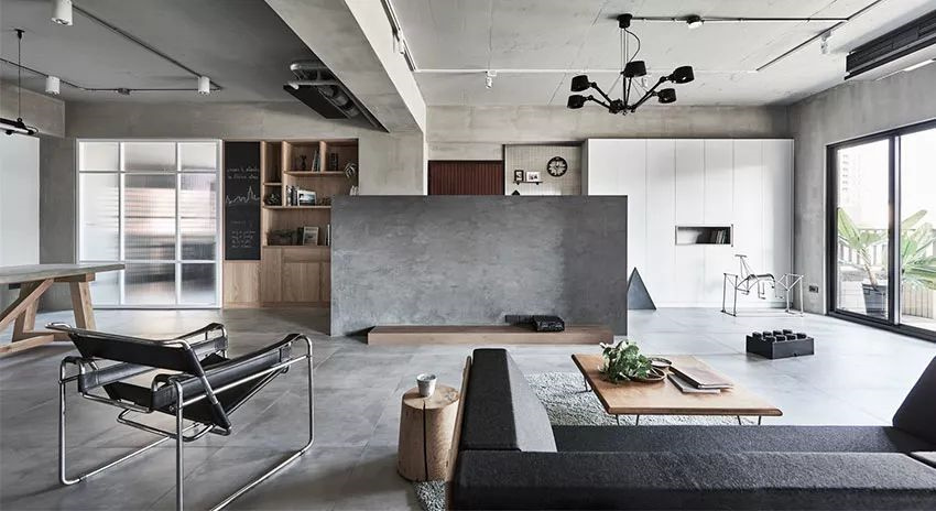 以工業(yè)風(fēng)的微水泥作為貫穿室內(nèi)的線索，卻不乏溫暖與活力