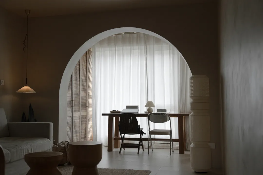 84㎡簡(jiǎn)約風(fēng)小宅，微水泥做基調(diào)，住2人3貓溫柔又治愈